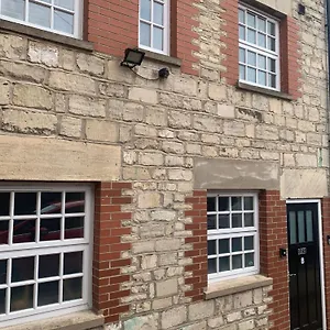 1 Bed House, Free On Street Parking, Gloucester